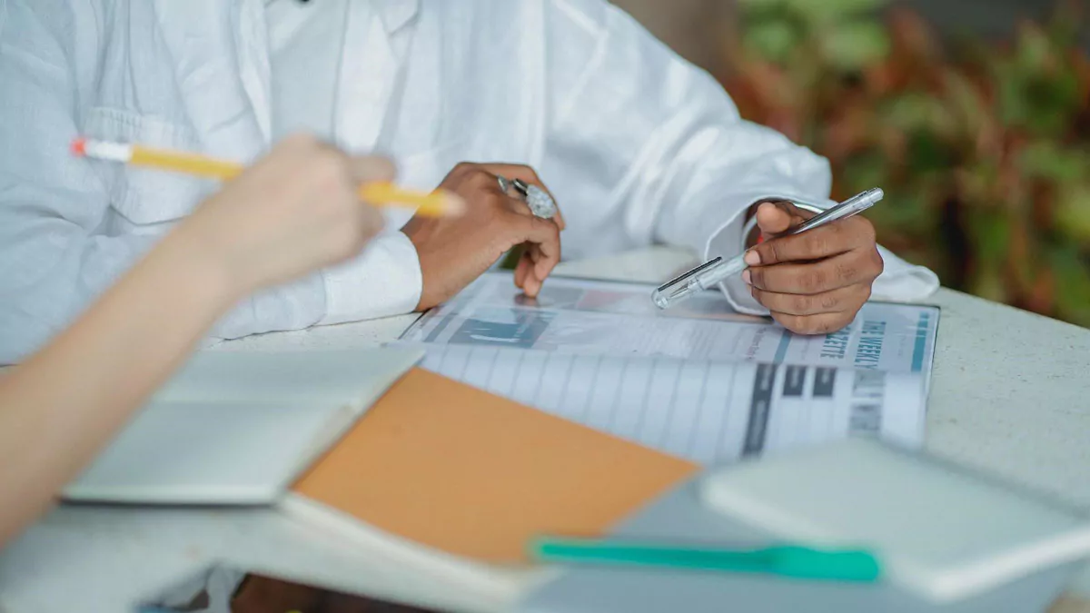 Le médecin expert explique au patient fibromyalgique ses droits relatifs à sa vie professionnelle, les aides financières ou l’indemnisation des préjudices causés par la pathologie.