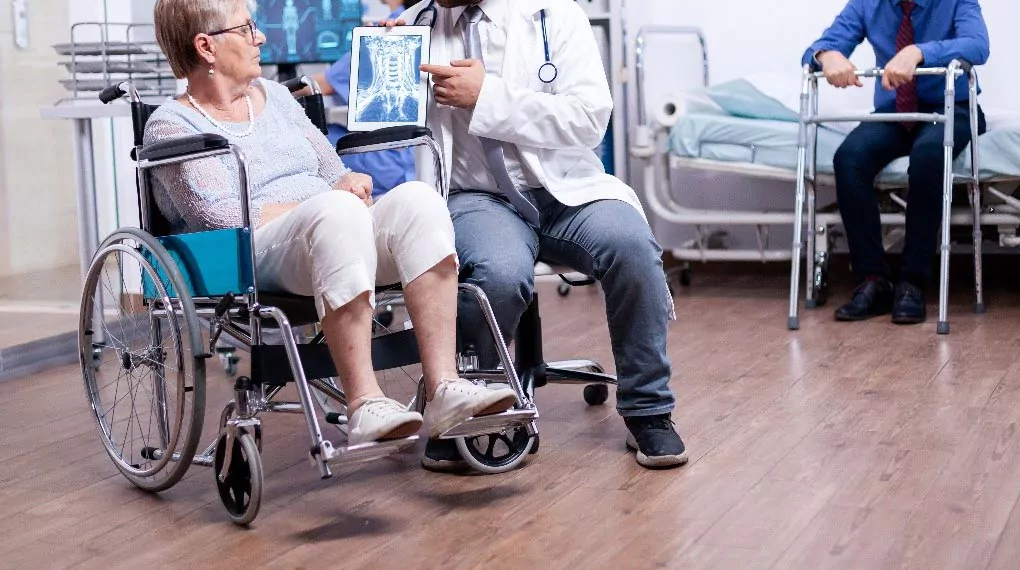 Un médecin expert de recours évalue les éléments pour fournir une estimation des séquelles subies par la victime